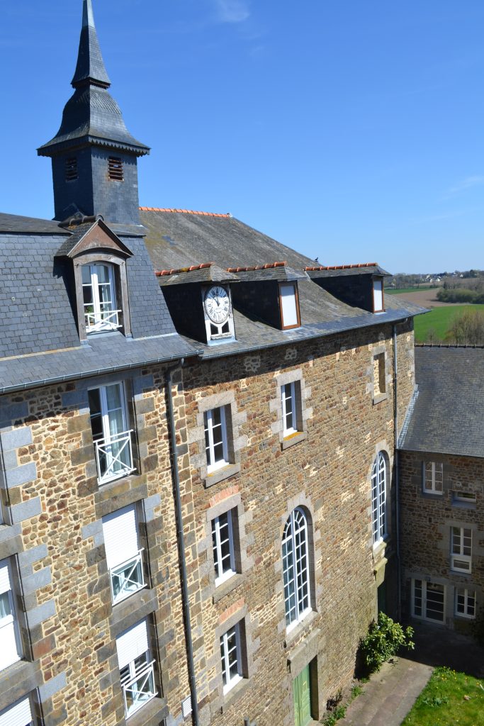 Cour Int Rieure De La Vall E Vue Sur Le Clocher Ehpad La Vall E